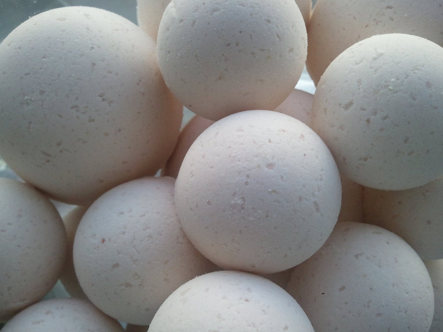 14 bath bombs in Vanilla fragrance, gift bag bath fizzies, ultra-moisturizing