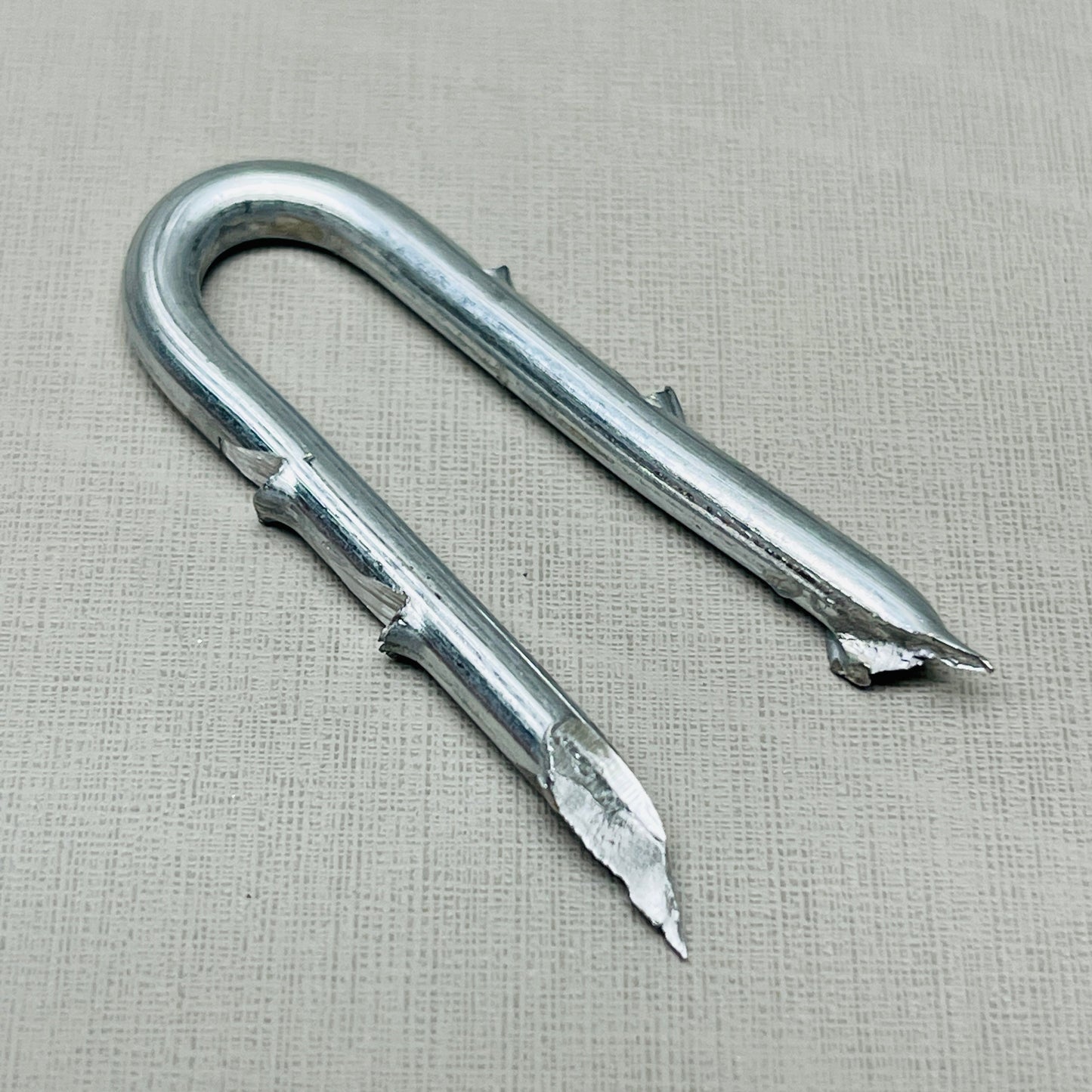 HW BRAND (Hutchinson Inc) Double Barbed Galvanized Fence Staples 1-1/2" 8 lb (New)