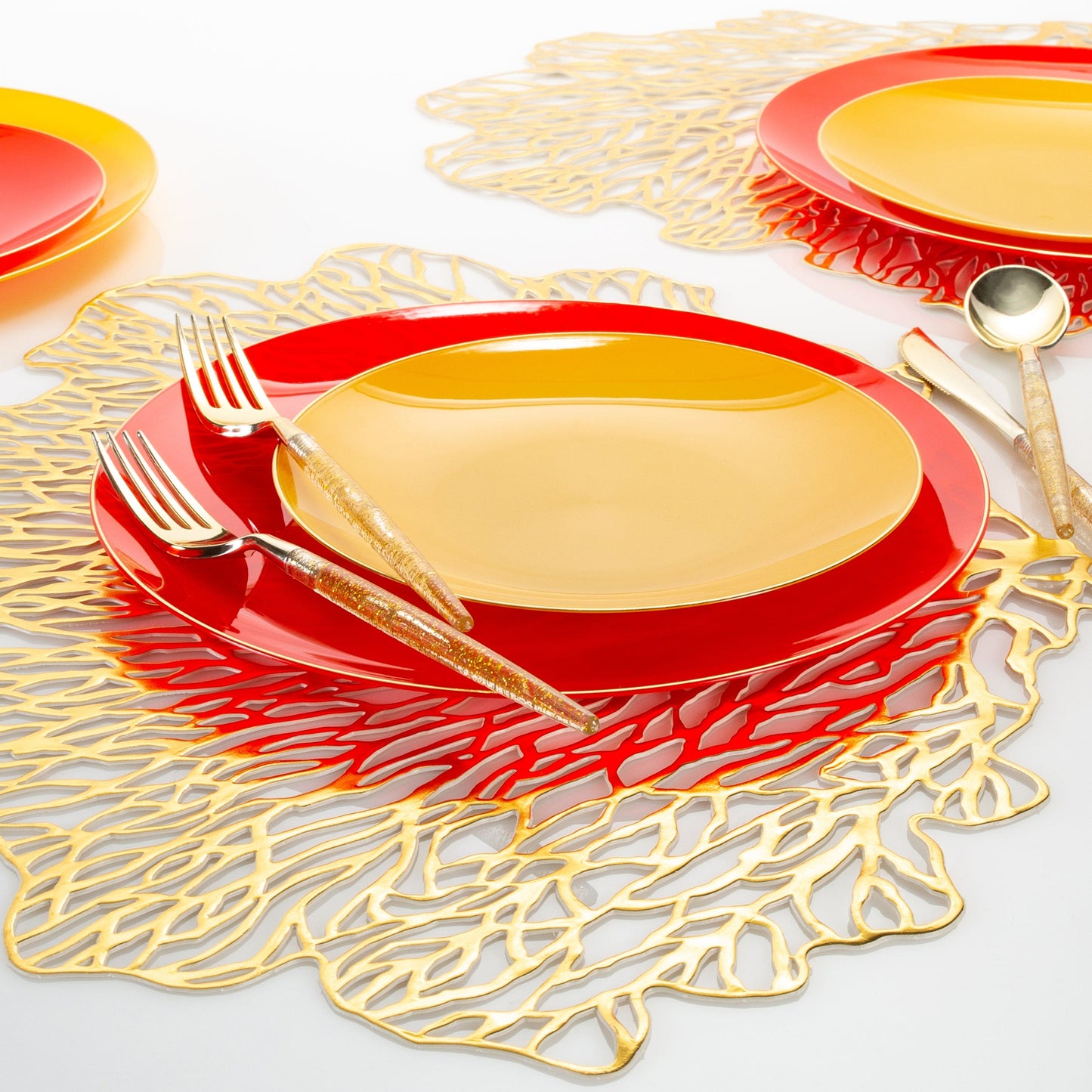 Gold Glitter Plastic Cutlery Set | 32 Pieces