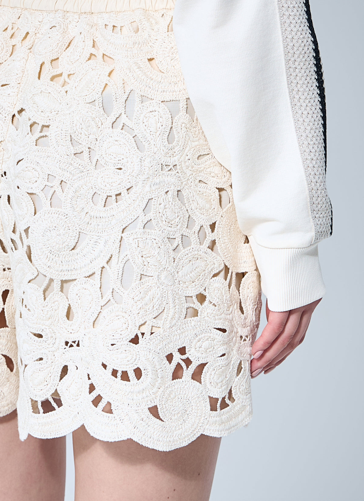 Moncler Women Embroidery Anglaise Shorts