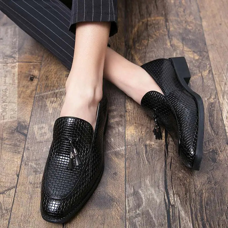 Pointed Men’s Slip On Woven Leather Shoes