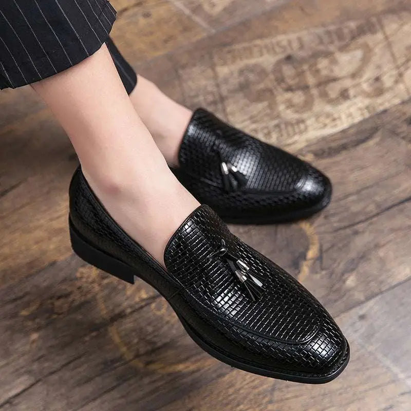 Pointed Men’s Slip On Woven Leather Shoes