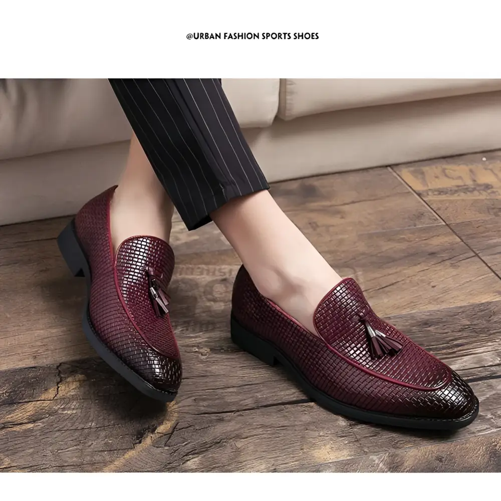 Pointed Men’s Slip On Woven Leather Shoes