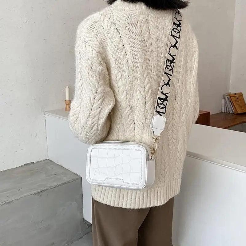 Retro Waist Bag PU Leather Fanny Pack Purse Leather with Gold Chain Strap Stylish Waist Pack Women Belt Bag Multifunctional Chest Bag
