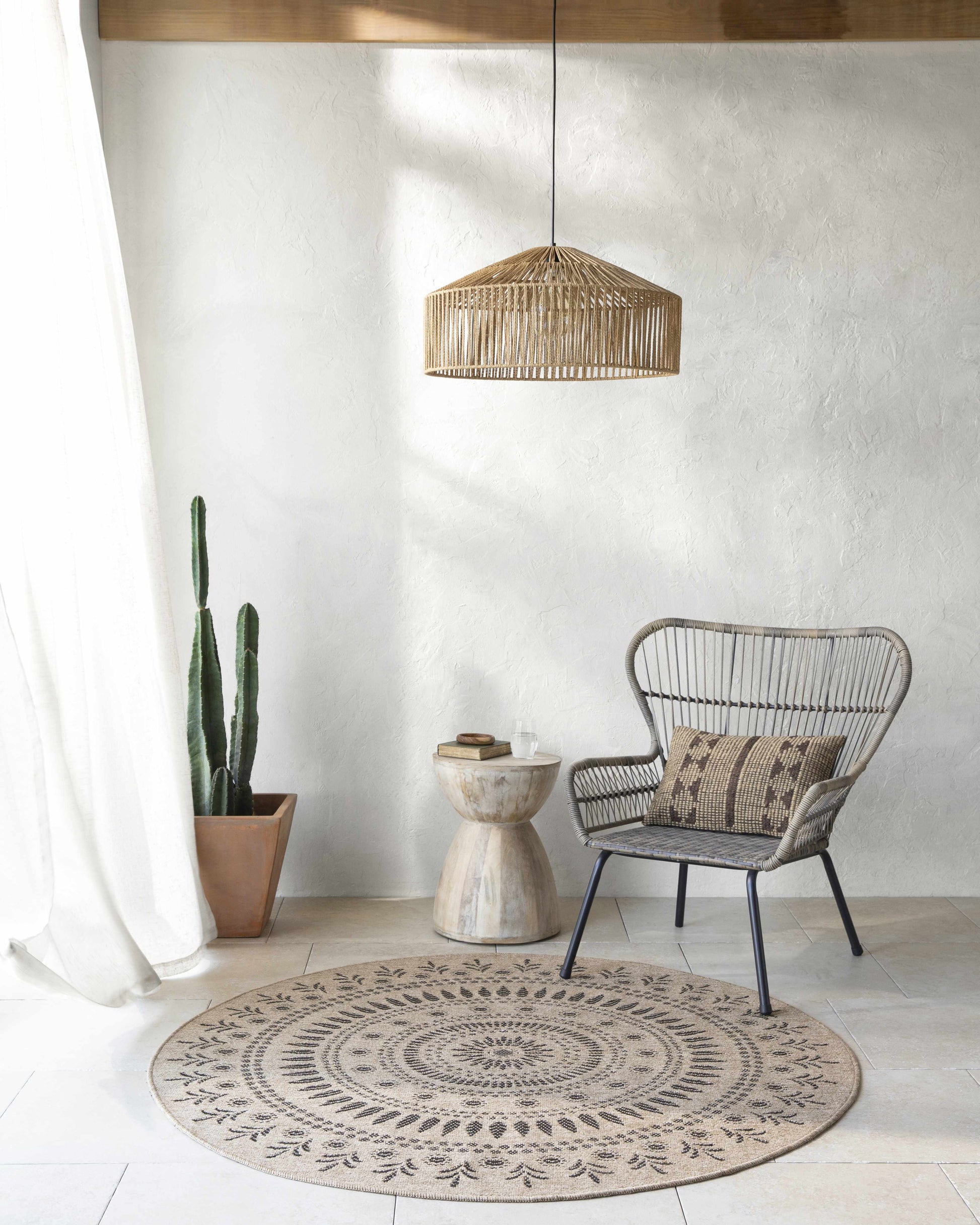 Beata Round Faux Jute Rug-1