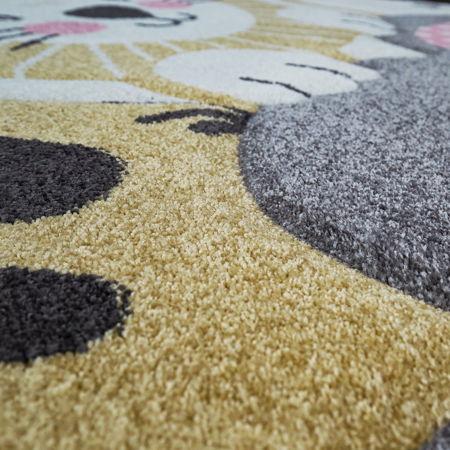 Kids Rug Elaya for Nursery Happy Animals in Cream Pastel-1