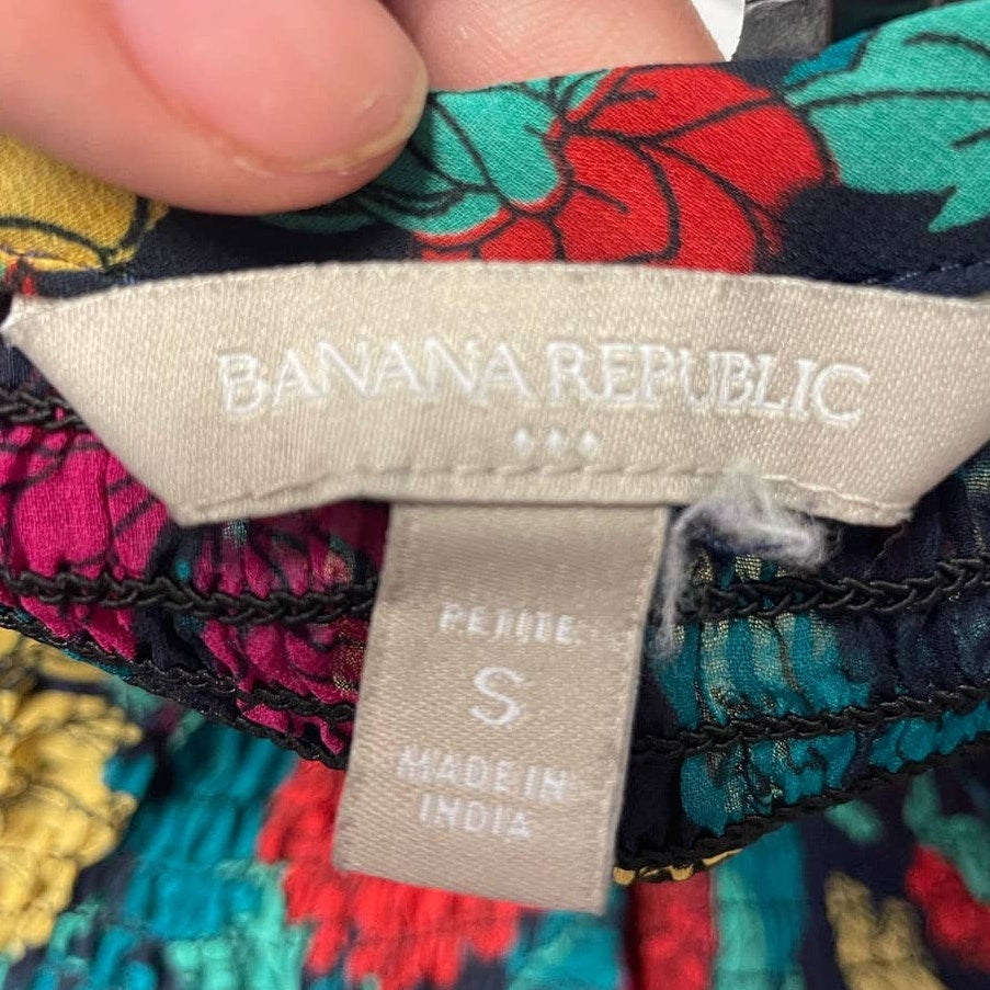 Banana Republic Small Petite Long Sleeve Sheer Carnation Floral 3 Button Blouse