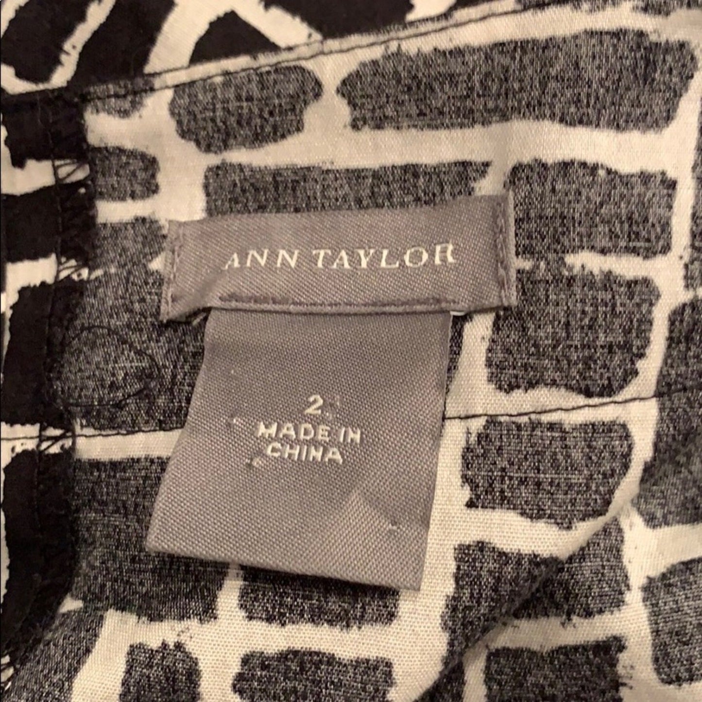 Ann Taylor Size 2 Stretch Cotton Side Zip Block Pattern 3/4 Sleeve Blouse Top