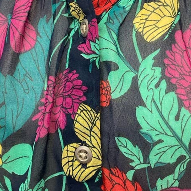 Banana Republic Small Petite Long Sleeve Sheer Carnation Floral 3 Button Blouse