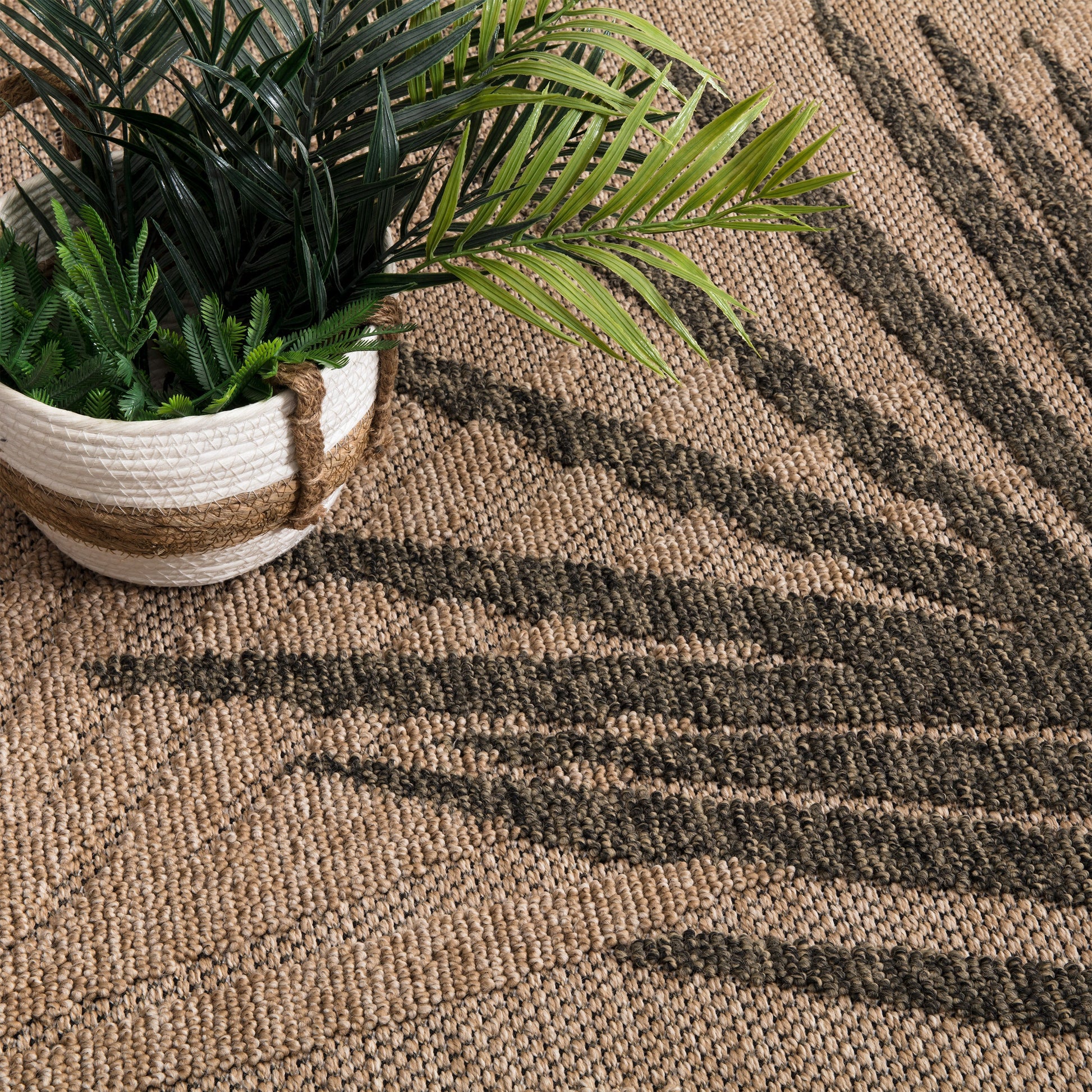 In- & Outdoor Rug Cologne with Modern Leaf Design in Beige-4
