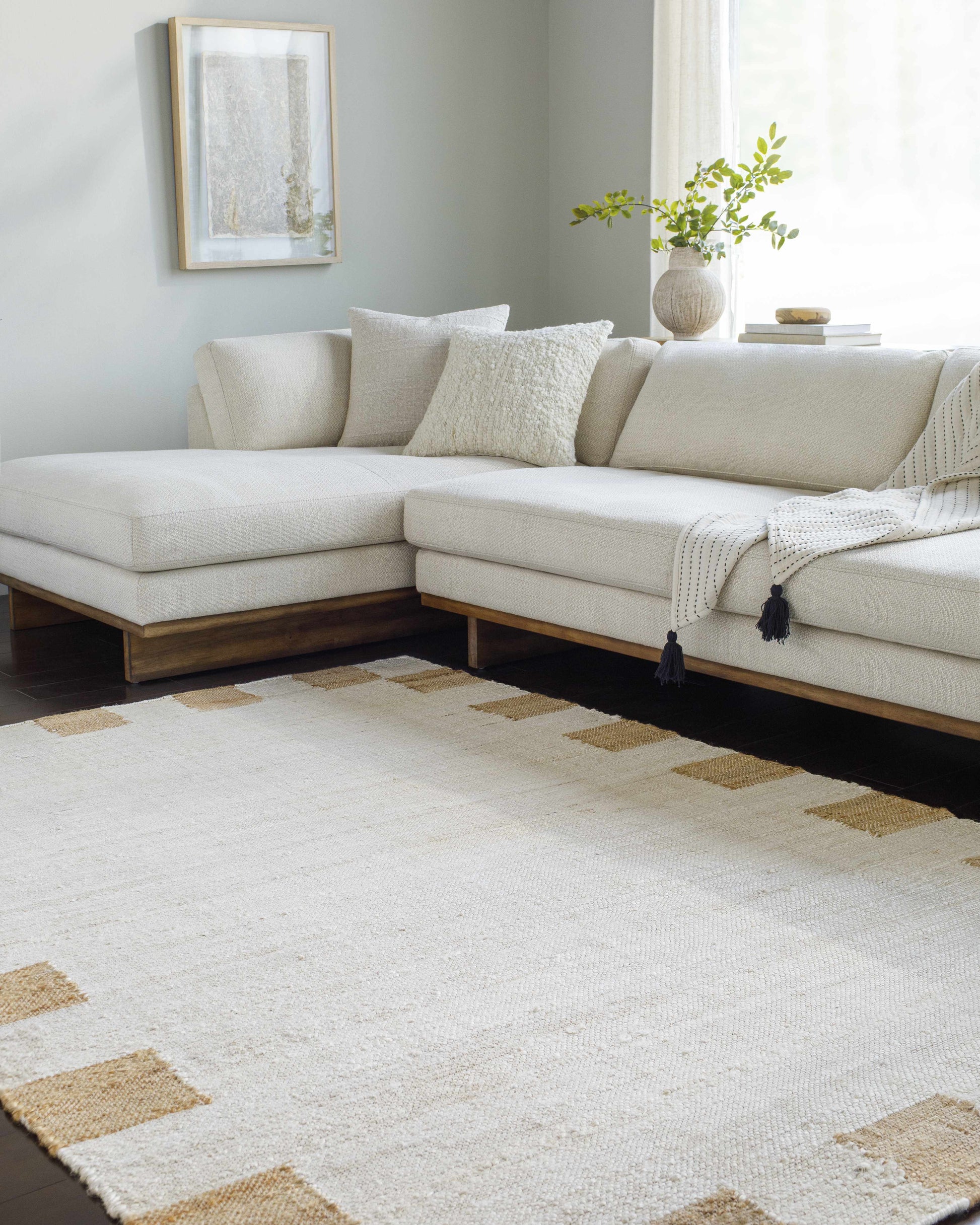 Yuval Dotted Bordered Jute Carpet-1